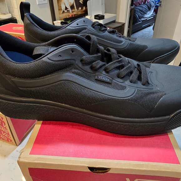 Vans MTE Ultrarange EXO Triple Black Mens Size 13 Skateboarding Hiking SHOES NEW - Picture 1 of 13
